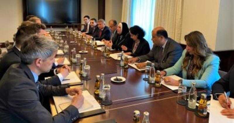 وزيرة التجارة تلتقي أعضاء الاتحاد الألماني لمصنعي السيارات ومسئولي سلسلة «ALDi»