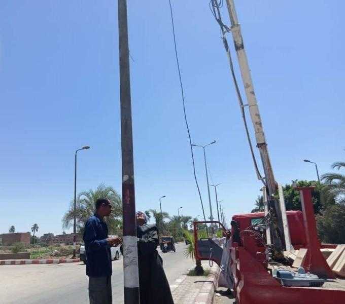 غلق الأعمدة المكشوفة بمدينة دشنا حفاظا على سلامة المواطنين