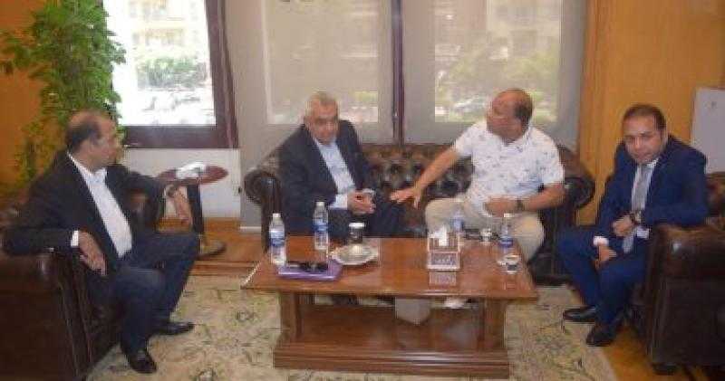 لجنة الجمارك بغرفة القاهرة تبحث سبلًا جديدة لضبط السوق