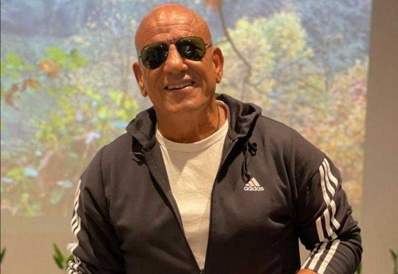 شاهد| محمد لطفي يطرح البوستر الجديد لـ «عمهم»