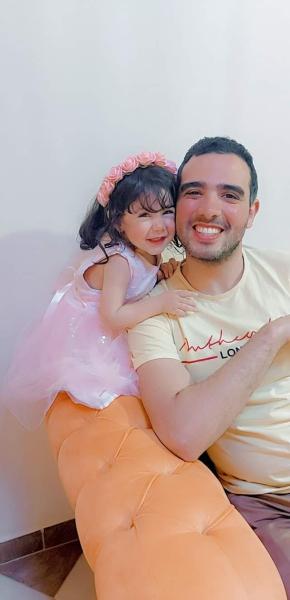 الطفلة رقية ووالدها