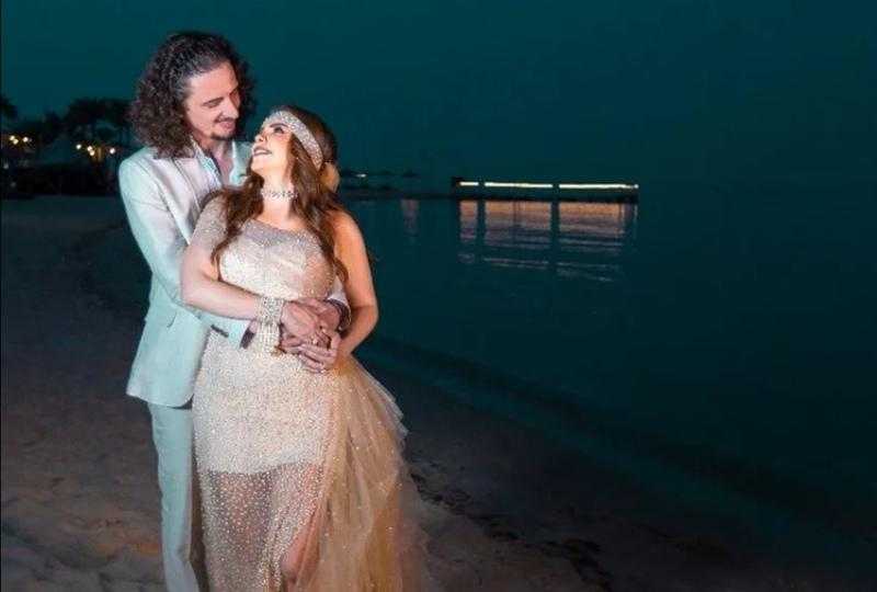 شاهد.. صور جديدة من حفل زفاف دنيا عبد العزيز