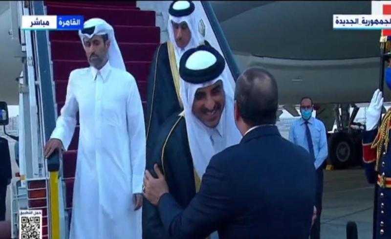بث مباشر.. السيسي يستقبل أمير قطر في مطار القاهرة