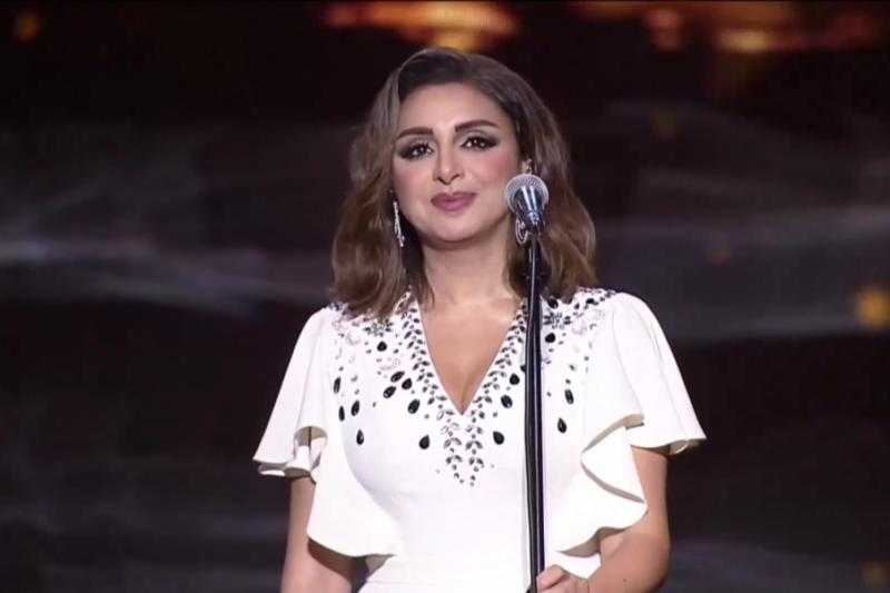 «وحش المسرح».. الجمهور يحلق في سماء إبداعها ويعلق: في حضرة أنغام لا نملك إلا التسليم والانسجام