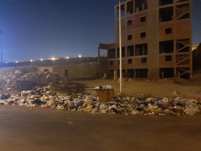 التجمع الأول غارق في القمامة