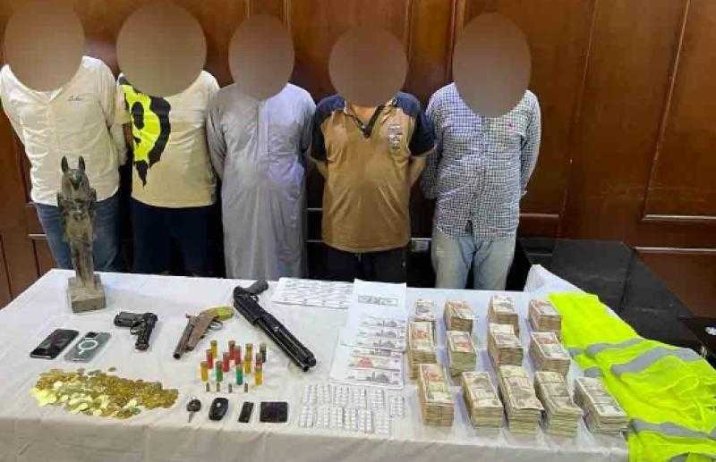 كشف أخطر عصابة سرقت شركة بالإكراه في الهرم