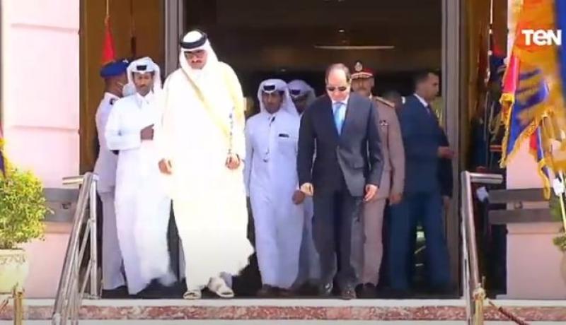 شاهد.. السيسي يودع أمير قطر في ختام زيارته لمصر