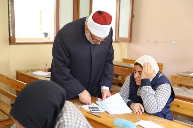 خلال تفقد الامتحانات.. وكيل الأزهر: الغش آفة خطيرة تهدد المجتمع وتقضي على التنمية