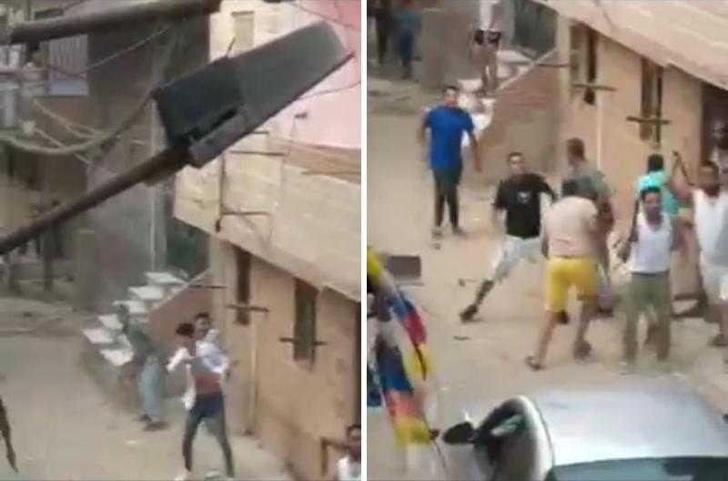شاهد| معركة طاحنة بين الأهالي في أحد شوارع الزقازيق