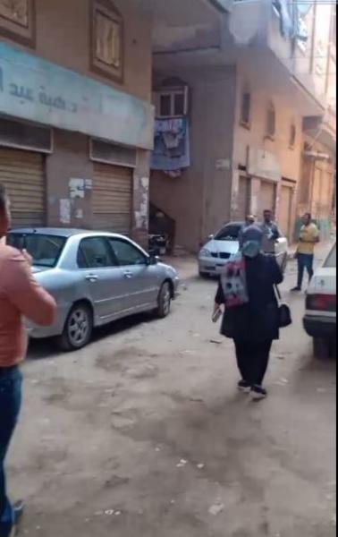 قبل محاكمة المتهم بقتل نيرة أشرف.. الأهالي يتجمعون أمام منزل المجني عليها