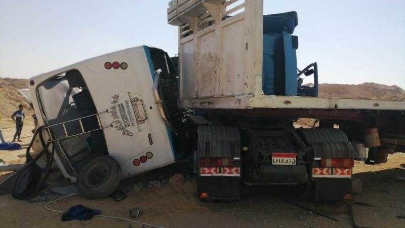 مصرع وإصابة 12 شخصًا في حادث تصادم مروع بالقاهرة الجديدة