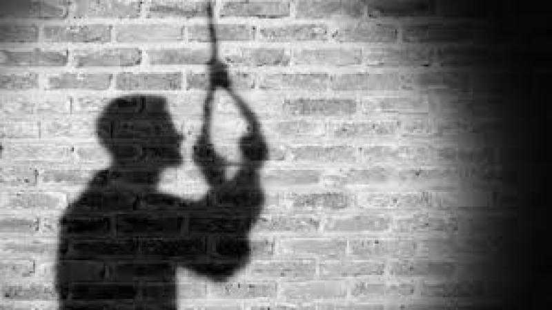 بسبب الوحده.. مسن ينهي حياته شنقًا بالمرج