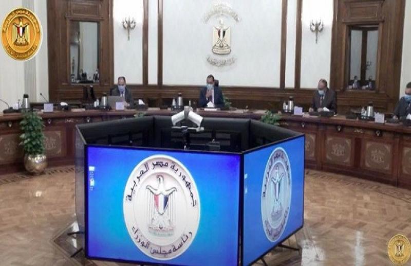 شاهد| لقاء رئيس الوزراء بعدد من رؤساء البنوك والشركات الكبرى