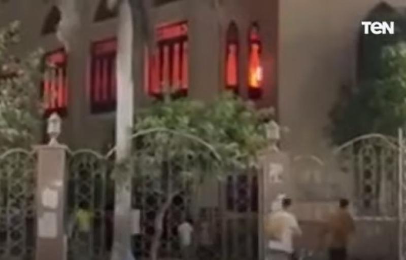 شاهد.. حريق كبير في مسجد بنطاق حي الزهور في بورسعيد
