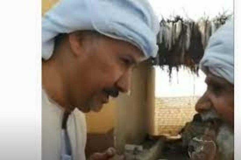 فيديو يوثق مشهدًا مؤثرًا لسعودي يزور مصريًا بعد 40 عامًا من الفراق