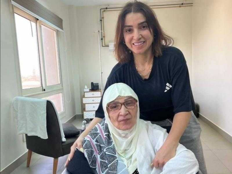 التطورات الصحية لوالدة روجينا بعد خضوعها لعملية دقيقة في المخ