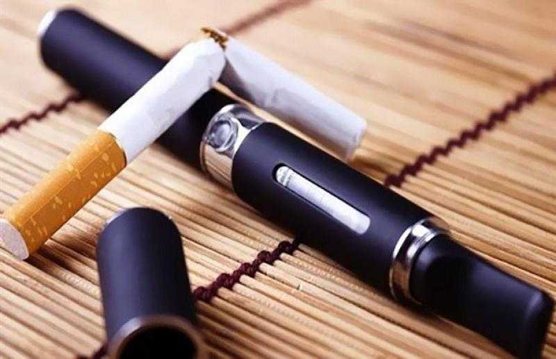 طبيب يحذر من التبغ المسخن: «الشباب بيعتبروها تريند» فيديو