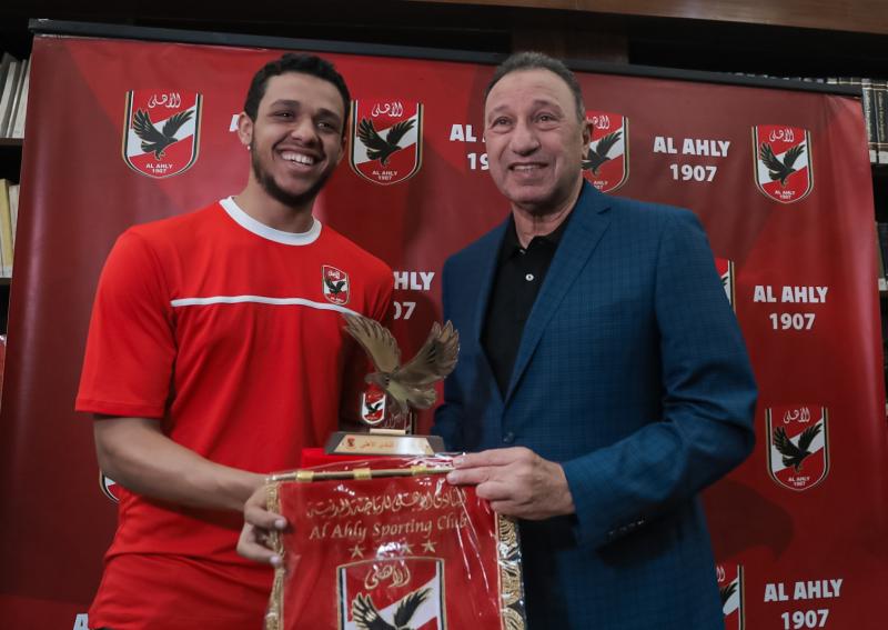 الخطيب يكرم مصطفى عسل