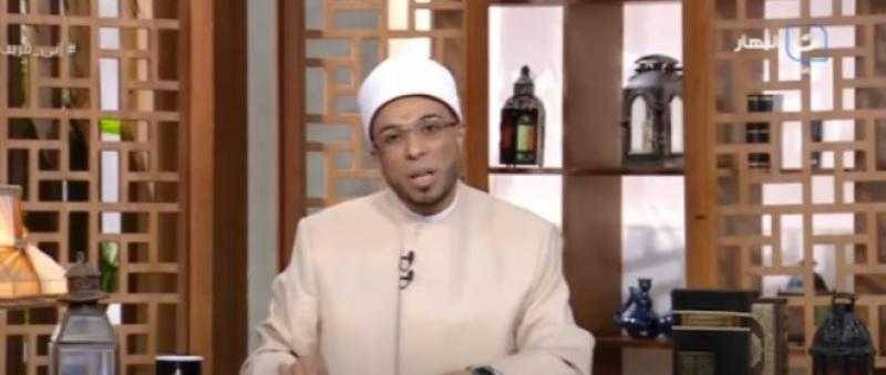 هل يحق للأب معرفة تحركات زوجة ابنه؟.. داعية إسلامي يرد «فيديو»