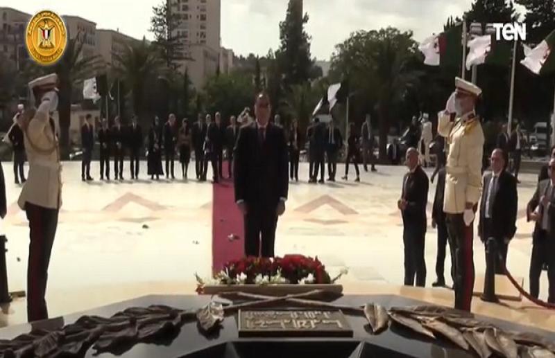 مدبولي يضع إكليلا من الزهور على مقام الشهيد بالعاصمة الجزائرية.. «فيديو»