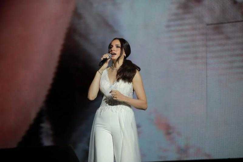 عالم أزهري يُهاجم آمال ماهر بعد رفع الآذان على المسرح: «استهزاء بالدين وفساد غير مقبول»