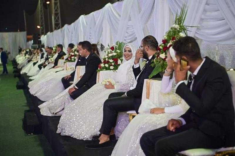 تزامنًا مع ذكرى 30 يونيو.. حفل زفاف 120 عريس وعروسة بالإسكندرية