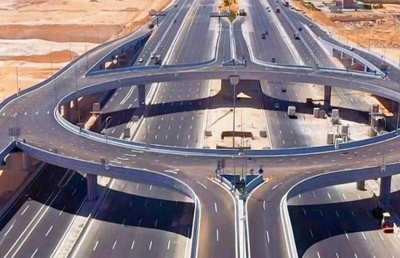 أستاذ هندسة طرق يكشف عن حل لأزمة طريق الساحل الشمالي «فيديو»