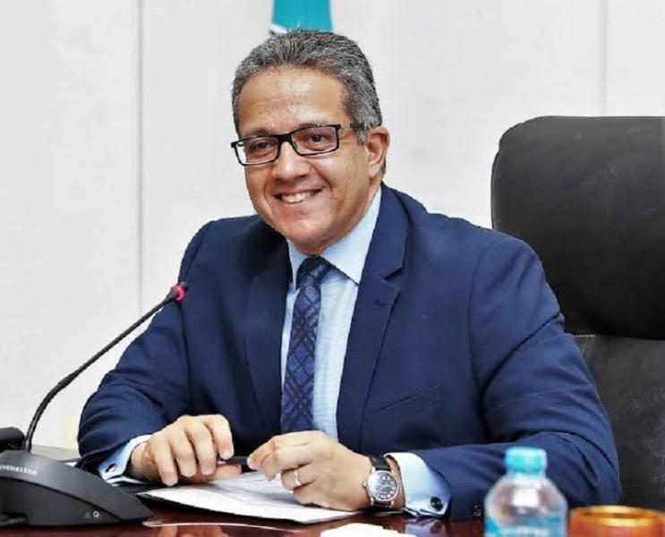 وزير السياحة والآثار 