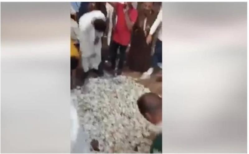 نقطة فرح تثير غضب مواقع التواصل.. ومتابعين: «كل دي فلوس» - صور