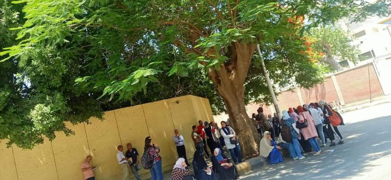 أولياء الأمور بعد دخول ذويهم اللجان 