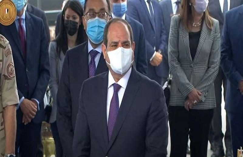 الرئيس السيسي يشاهد فيلمًا تسجيليًا خلال افتتاح محطة عدلي منصور
