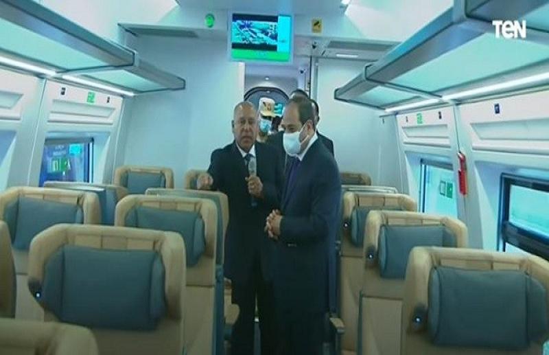 «واي فاي وشاشة لعرض الأفلام» .. الرئيس السيسي يتفقد قطارات تالجو الإسباني «فيديو»