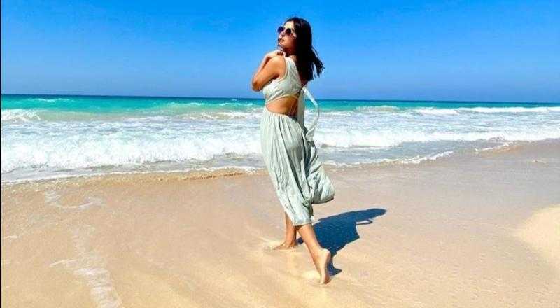 رانيا منصور تستمتع بعطلتها الصيفية على البحر| «صور»