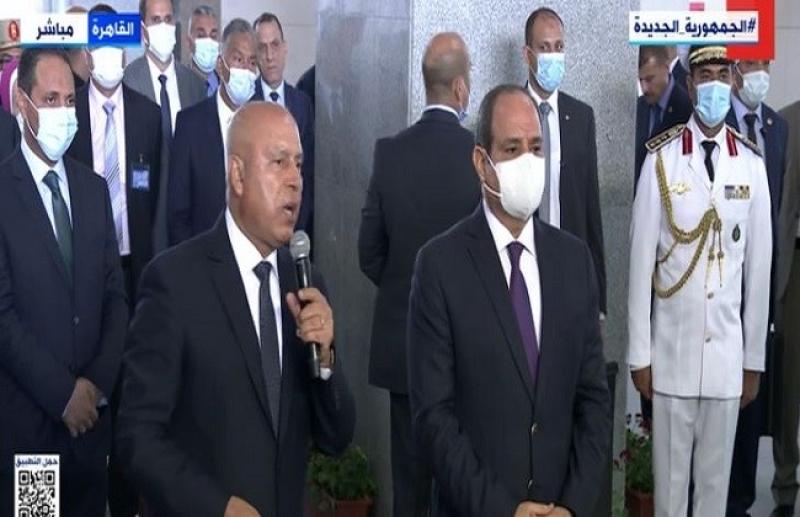 الرئيس السيسي يستمع لشرح تفصيلي عن القطار الكهربائي الخفيف