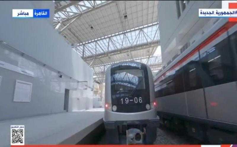 شاهد.. الرئيس السيسي يستقل القطار الكهربائي إيذانًا ببدء تشغيله