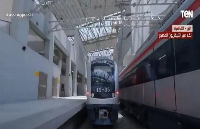 لحظة انطلاق أول قطار كهربائي من محطة عدلي منصور إلى العاصمة الإدارية - «فيديو»