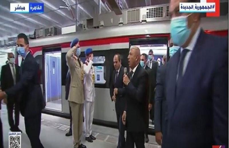 بلاط للمكفوفين.. وزير النقل يستعرض البنية الإنشائية لمحطة بدر الخاصة بالقطار الكهربائي الخفيف «فيديو»