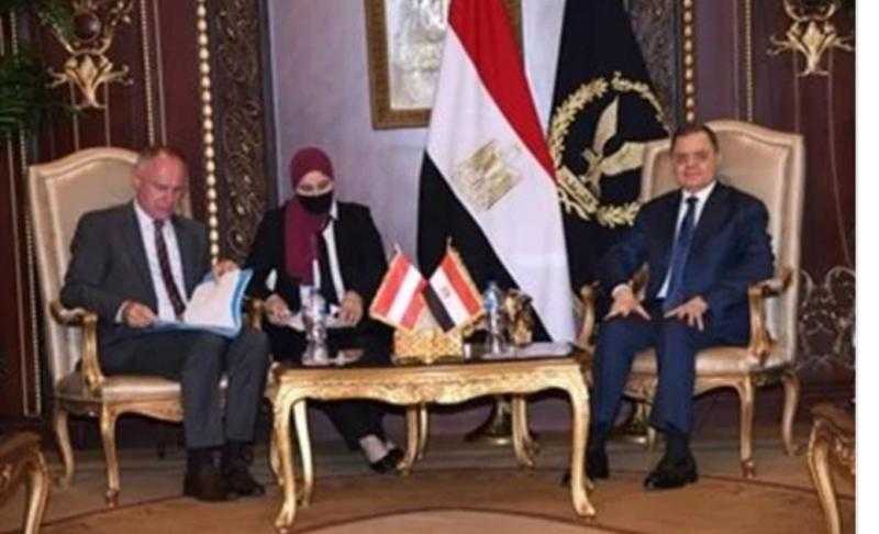 وزير الداخلية يبحث مع نظيره النمساوي سبل التعاون الأمني المشترك