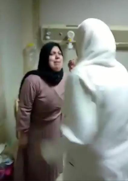 والدة الطفل 