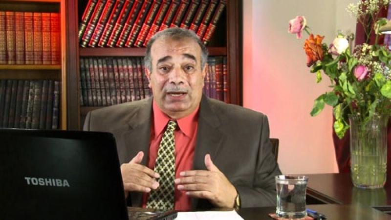 أحمد عبده ماهر من جماعة منكري السنة