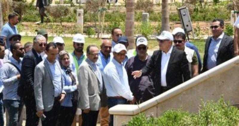وزير الإسكان يتفقد منطقة الحدائق المركزية ”كابيتال بارك” بالعاصمة الإدارية الجديدة