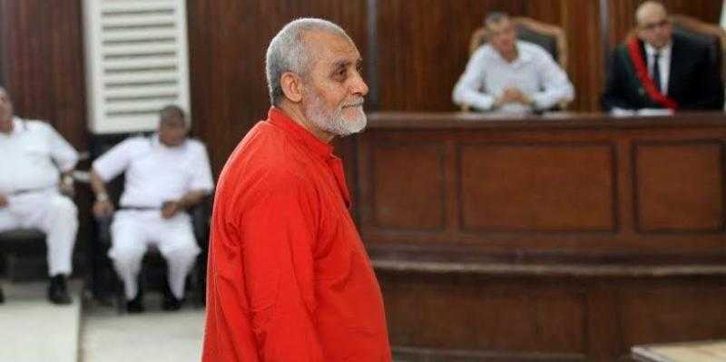 تأجيل محاكمة بديع وعزت و76 قيادي إخواني آخرين في قضية أحداث المنصة