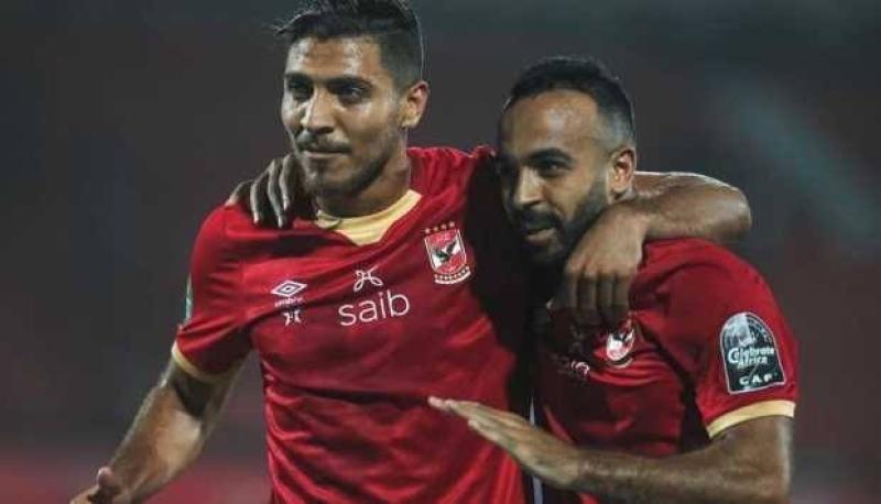 ميدو يسخر من نجم الأهلي على الهواء ويعلق: «بيخبط في زمايله»