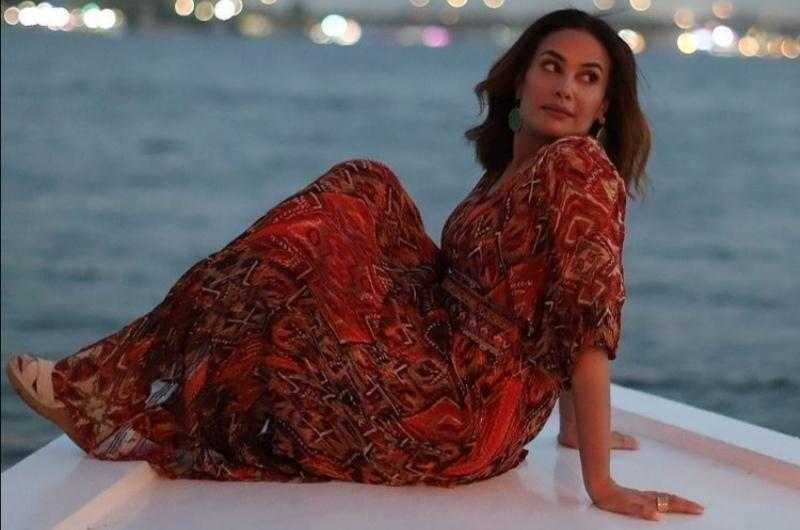 هند صبري تخطف الأنظار بـ جلسة تصوير جديدة على البحر .. «صور»