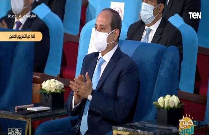 السيسي معاتبًا المصريين: «كل هدفكم إن الأولاد يبقوا معاهم شهادات» فيديو