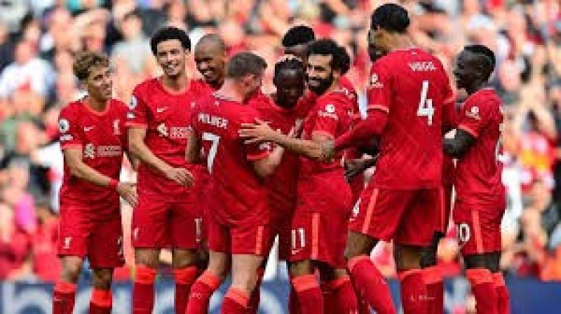 رسميًا.. ليفربول يجدد عقد مدافعه حتى 2027