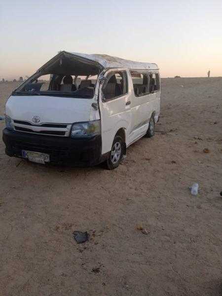 إصابة 19 شخصا فى انقلاب ميكروباص على الصحراوى الغربى ببنى سويف - صور