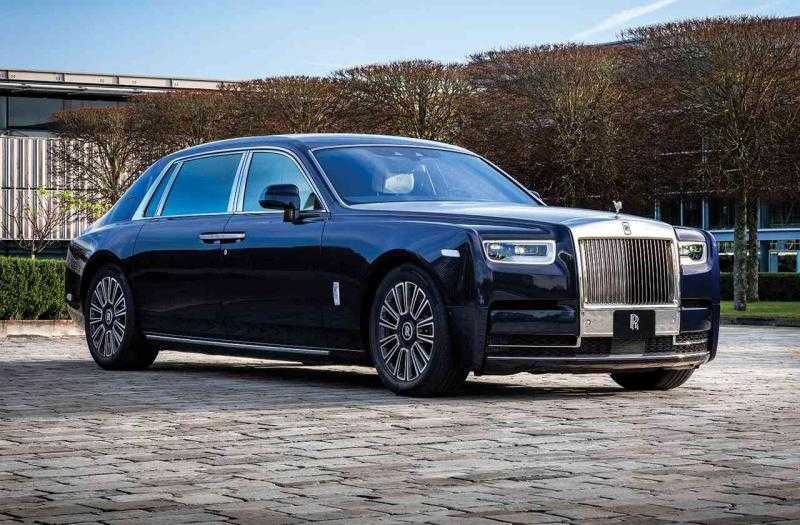 حفر اسمها عليها.. زوج الدكتورة خلود يهديها سيارة بنصف مليون دولار