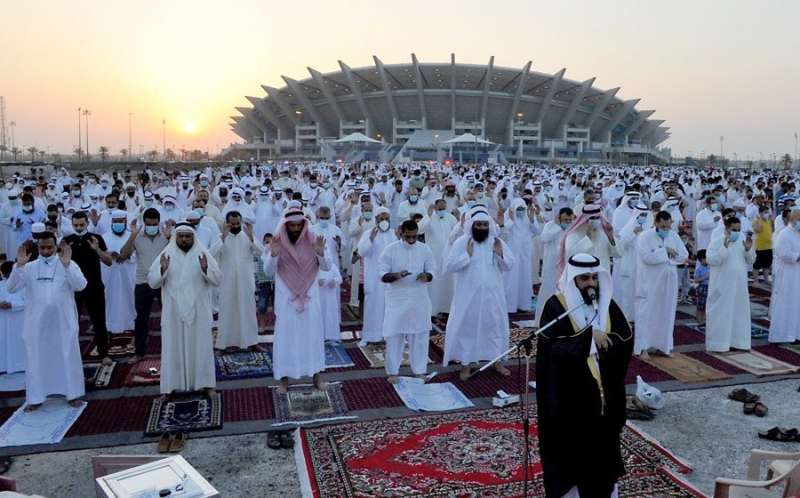 مسلمون يصلون العيد