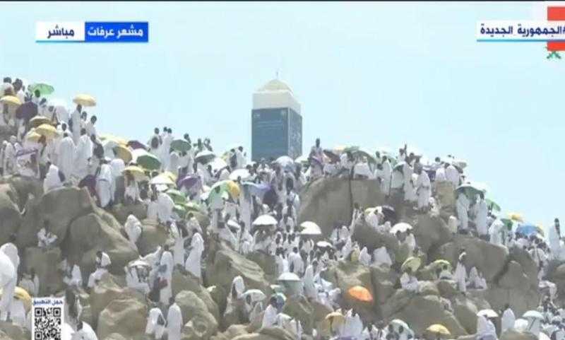 شاهد.. مليون حاج يؤدون الركن الأعظم بالوقوف على جبل عرفات